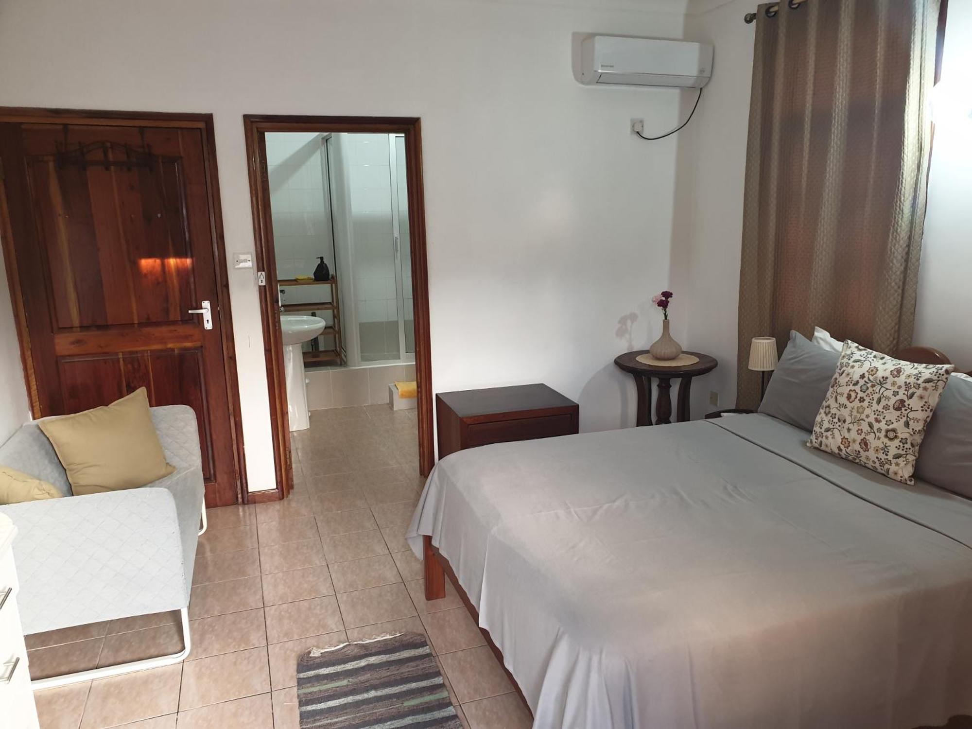 Apartament La Maison Hibiscus Self Catering