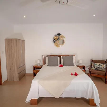 La Maison Hibiscus Self Catering Accommodation Beau Vallon  Exterior photo